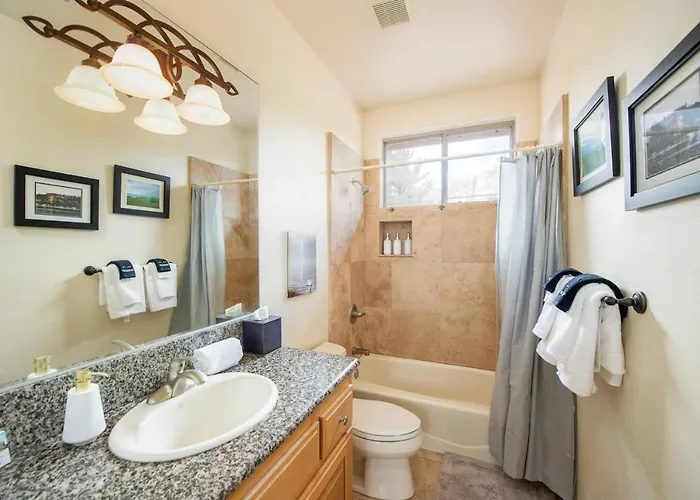 Holiday home Uptown Gem: 3-bed Townhome With Majestic Views And Location *