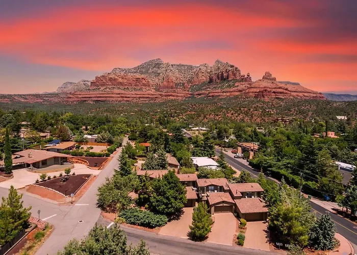 Holiday home Uptown Gem: 3-bed Townhome With Majestic Views And Location *