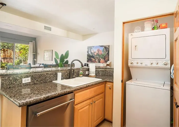 Uptown Gem: 3-bed Townhome With Majestic Views And Location