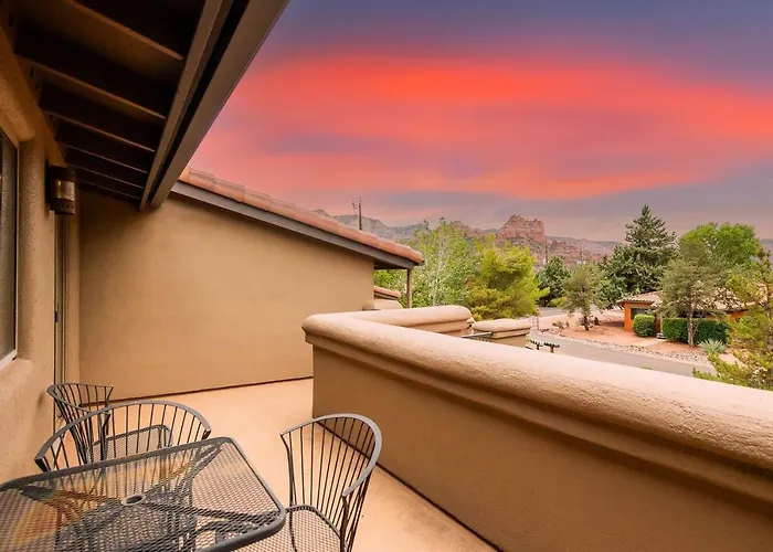 Uptown Gem: 3-bed Townhome With Majestic Views And Location Holiday home *