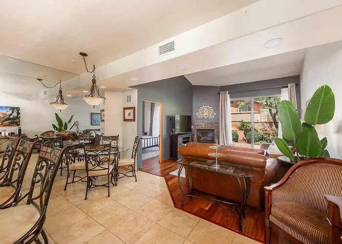 Uptown Gem: 3-bed Townhome With Majestic Views And Location *