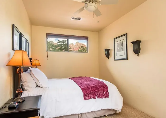 Uptown Gem: 3-bed Townhome With Majestic Views And Location Holiday home