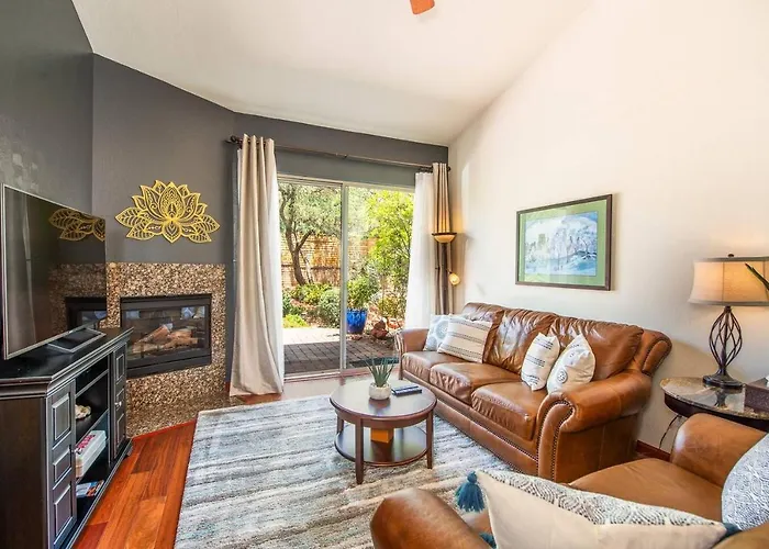 Holiday home Uptown Gem: 3-bed Townhome With Majestic Views And Location *