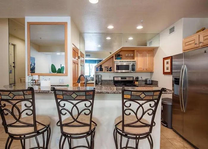 Uptown Gem: 3-bed Townhome With Majestic Views And Location